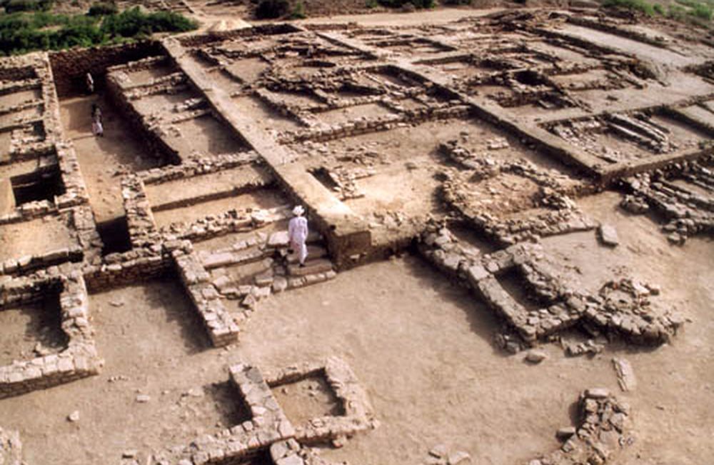 A Walk Through Dholavira : A Harappan city in the desert 